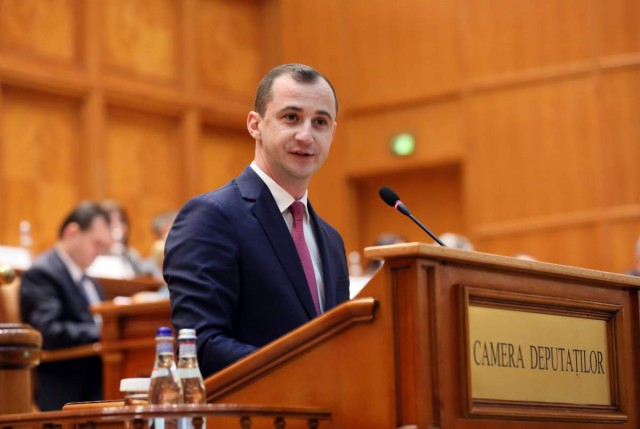 Simonis, către Cîţu: Mă aşteptam să le spuneţi românilor cu câte mii de euro îi îndatoraţi până la finalul anului