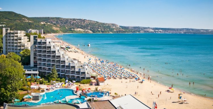 Bulgaria: Industria turismului, optimistă în legătură cu sezonul de vază. Plajele sunt pline pe litoralul Mării Negre