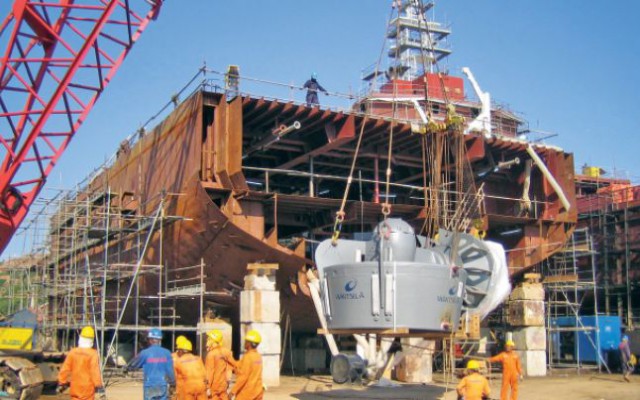 Senat: Pensionare anticipată, fără penalizare, pentru lucrătorii din sectorul de construcţii nave