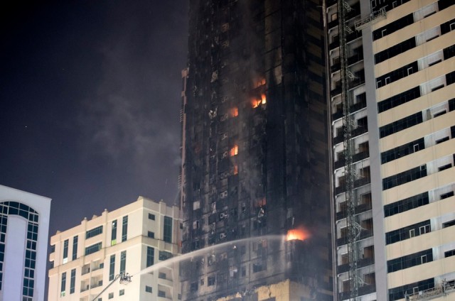Doisprezece răniţi într-un incendiu masiv la o clădire rezidenţială din Emiratele Arabe Unite