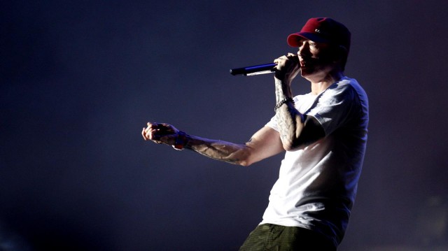 Eminem, speriat de moarte: în toiul nopții, o persoană necunoscută a intrat peste el în casă