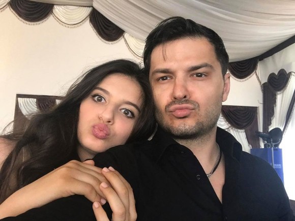 Fiica cea mare a lui Liviu Vârciu a devenit majoră. Carmina moștenește frumusețea mamei