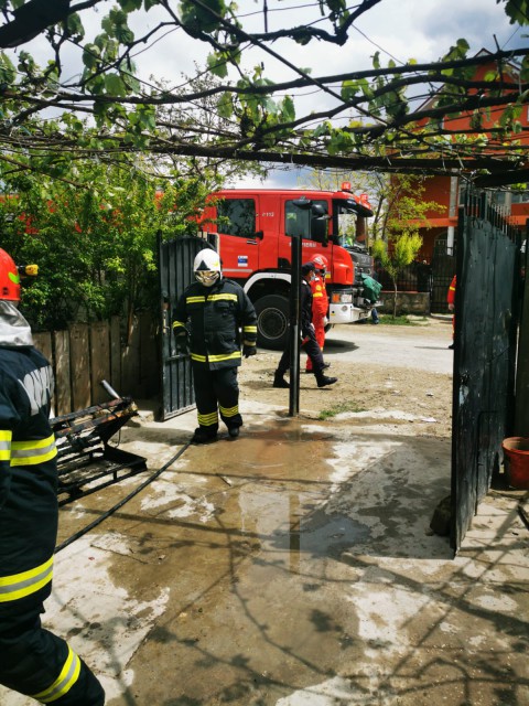 Conductă de țiței spartă, la intrare în Cuza Vodă