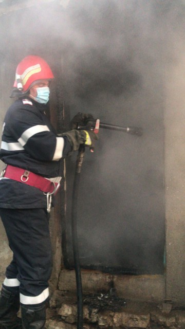 Incendiu în Sarichioi. Un bărbat a decedat