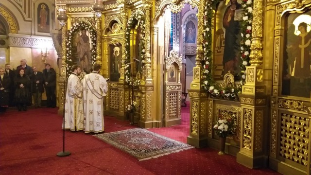 Iohannis: Serviciile religioase cu credincioşi, într-o primă fază, doar în aer liber