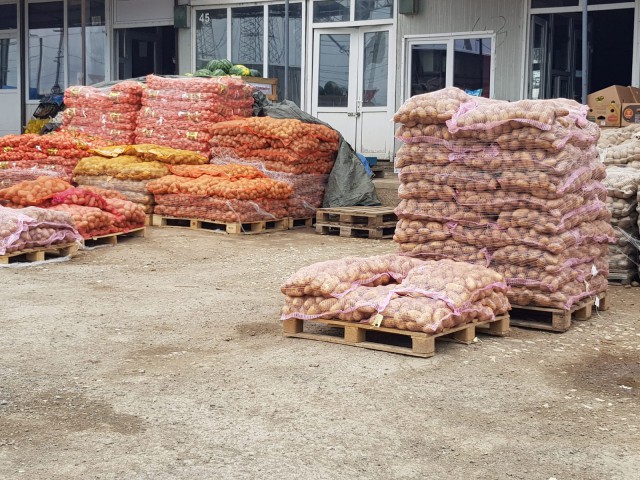 ANAF a luat la puricat Târgul de legume fructe