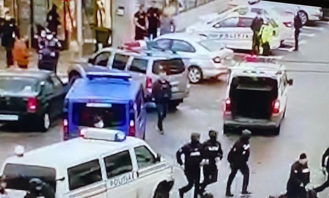 SCANDAL cu săbii între clanuri, într-un magazin Lidl