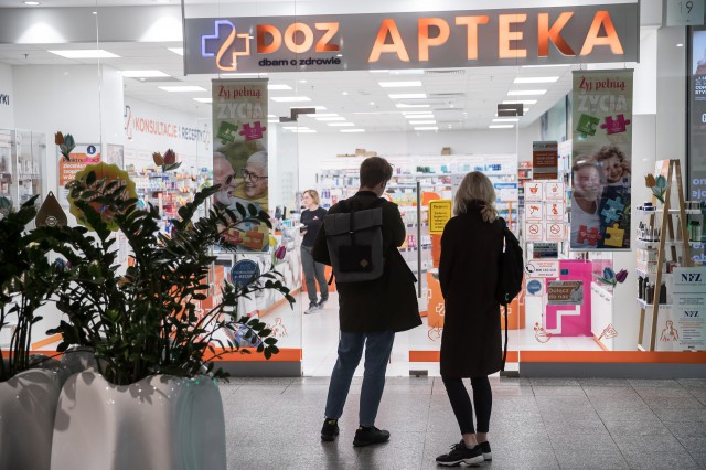 Polonia redeschide cafenelele şi restaurantele, în pofida unei creşteri a numărului de cazuri de contaminare