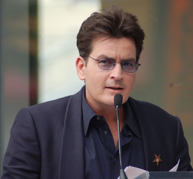 Cum arată actorul Charlie Sheen la cinci ani după ce a dezvăluit că suferă de HIV