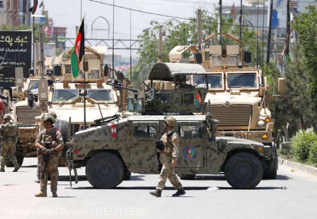 Zeci de morţi şi răniţi întru-un atac-sinucigaş în timpul unei ceremonii funerare în Afganistan