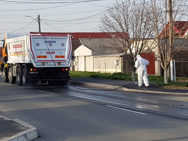 Deși OMS spune că e inutilă, Primăria Constanța continuă dezinfectarea străzilor