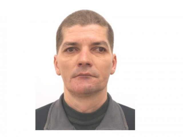 Dacă vedeți această persoană, sunați la 112!