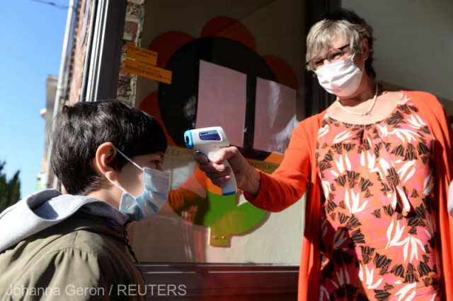 Coronavirus: Elevii din Belgia revin la cursuri purtând măşti şi trecând prin puncte de control a temperaturii