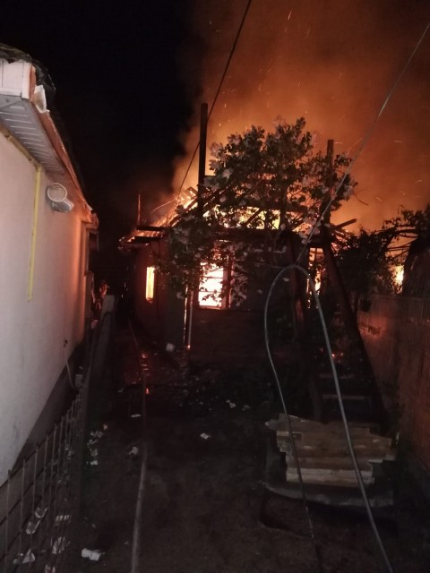 Femeie rănită în urma unui incendiu