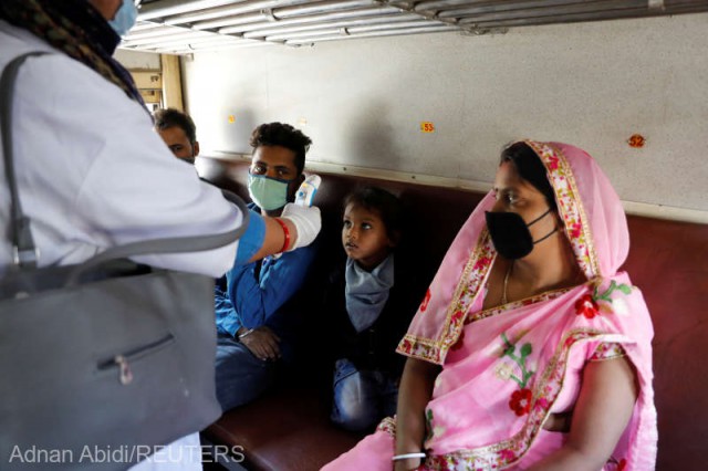 Coronavirus: Penurie de vaccinuri în India unde numărul de infecţii atinge un nou record zilnic