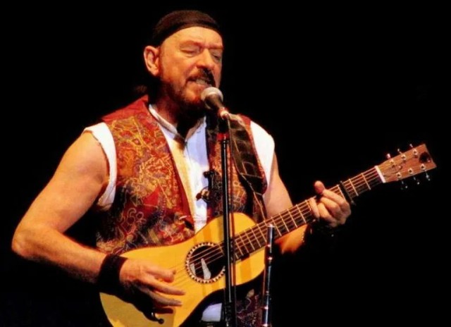Ian Anderson, liderul trupei Jethro Tull, suferă de o maladie pulmonară incurabilă