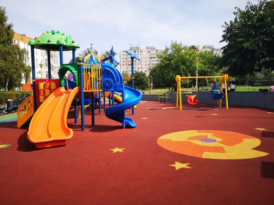 Locul de joacă de pe aleea Daliei a fost reabilitat