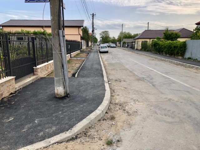 Primăria Mangalia asfaltează trotuarele din cartierul de case al orașului