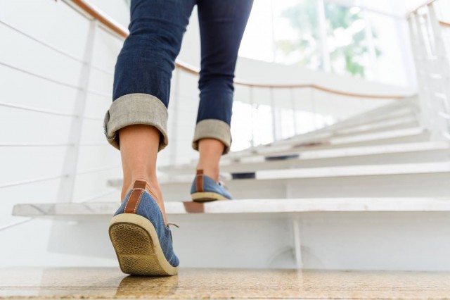 Studiu: Mersul pe jos zilnic poate reduce riscul de diabet și hipertensiune
