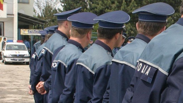 Doi POLIȚIȘTI din Constanța și Mangalia, găsiți incompatibili de ANI