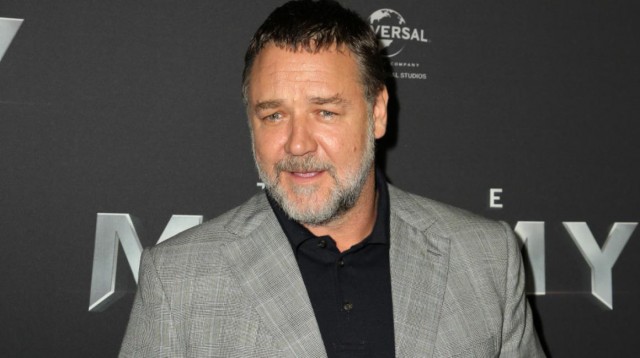 Premiera din iulie a unui thriller cu Russell Crowe ar putea marca redeschiderea cinematografelor americane