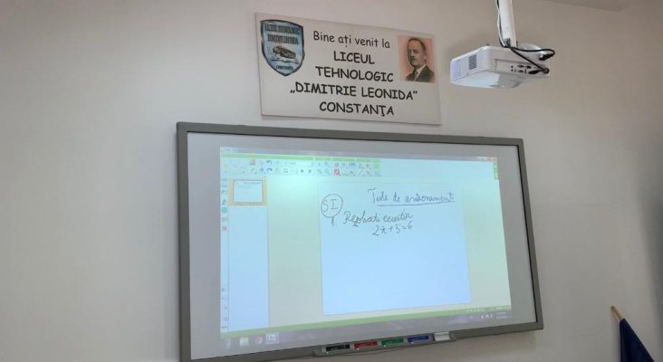 Școală online la Liceul 'Dimitrie Leonida' Constanța, cu ajutorul tablelor interactive