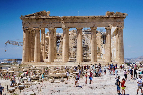 Grecia deschide luni sezonul turistic, cu excepţia pasagerilor care provin din Marea Britanie