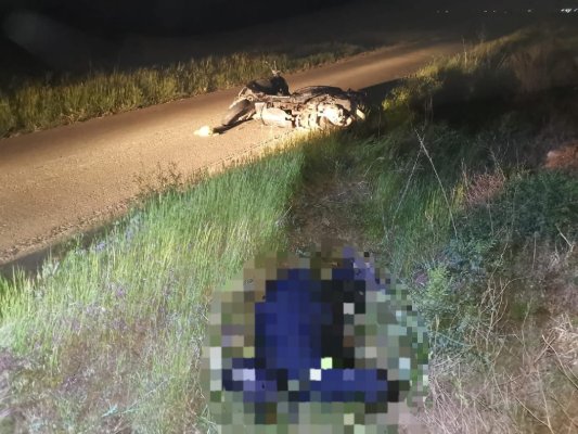 Inconștiența l-a condus spre MOARTE: un bărbat s-a RĂSTURNAT cu mopedul. NU avea permis