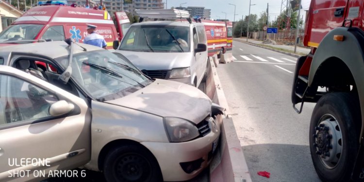 Accident rutier în Mamaia Nord, o victimă descarcerată. VIDEO