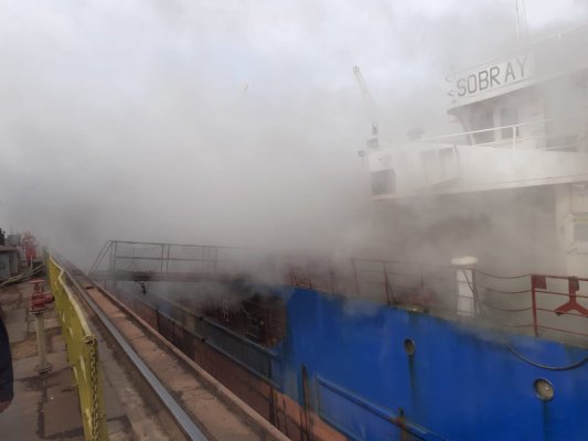 Incendiu la bordul unei nave din portul Midia. VIDEO
