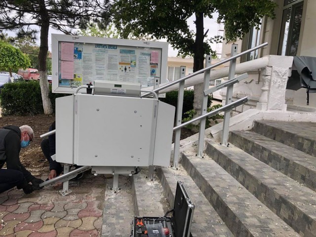 Platforme pentru persoane cu dizabilități locomotorii, achiziţionate de Primăria Cernavodă