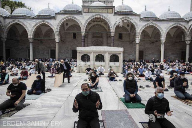 Moscheile din Turcia au fost redeschise pentru rugăciuni colective