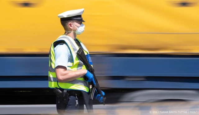 Germania: Cinci răniţi, între care un copil de 2 ani, după ce un bărbat a intrat cu maşina în pietoni