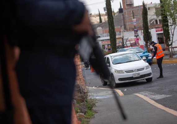 Mexic: Corpurile a 12 bărbaţi asasinaţi descoperite într-o camionetă