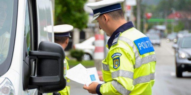 Prinși BEȚI la volan și FĂRĂ permise de conducere