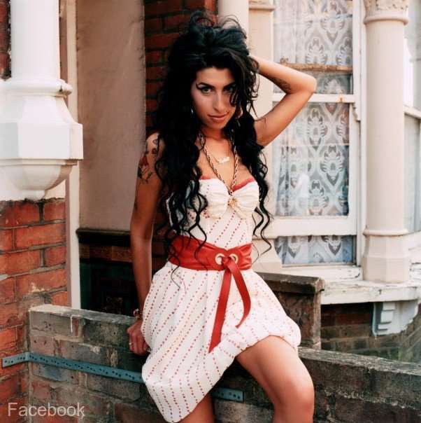 Un film biografic dedicat cântăreţei Amy Winehouse ar putea fi lansat în 2021