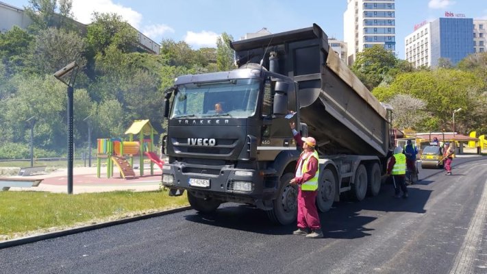 Continuă lucrările de amenajare pe strada Lebedei!