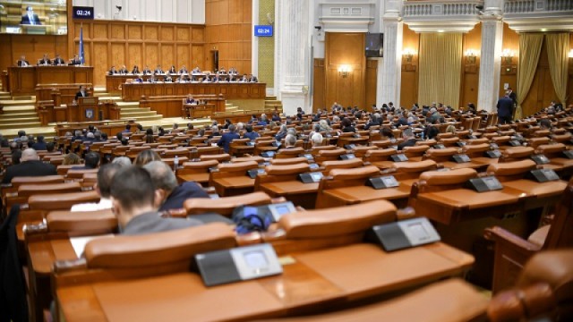 Camera Deputaţilor: A fost ales noul Birou permanent