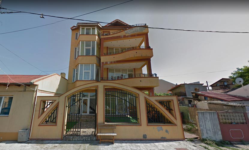 Piața Chiliei, între vile somptuoase și izmene agățate pe sârmă