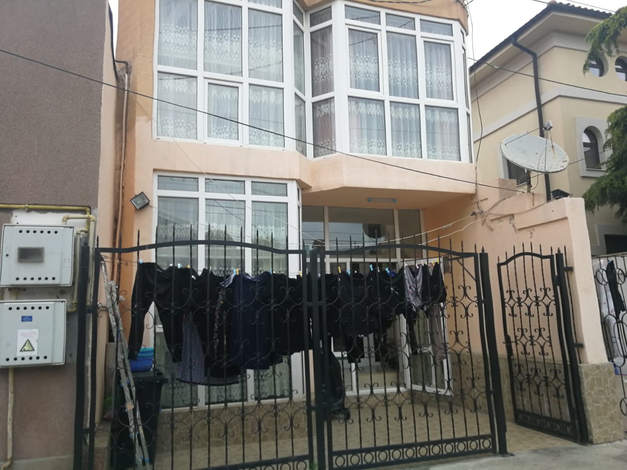 Piața Chiliei, între vile somptuoase și izmene agățate pe sârmă