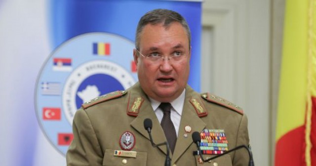 Ministrul român al Apărării, la ceremonia de predare-primire a comenzii Comandamentului Aliat al Forţelor Întrunite, la Napoli