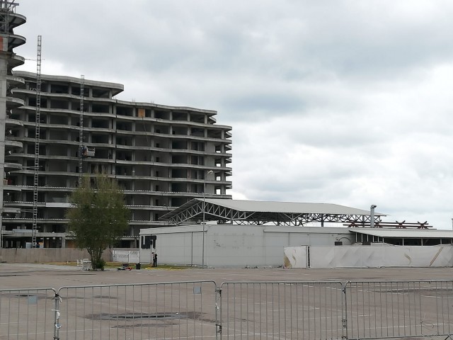 BATE VÂNTUL în zona CLUBURILOR de FIȚE din MAMAIA!