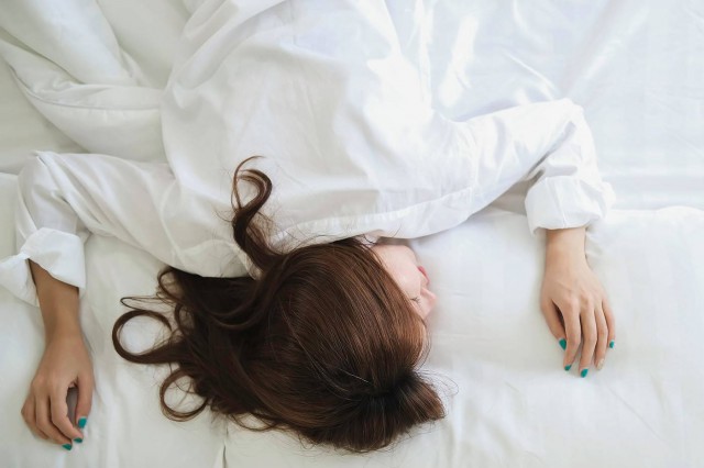 Dormitul fără pernă are beneficii?