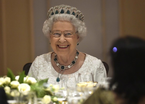 Care sunt cele mai ciudate preferinţe culinare are Reginei Elisabeta şi ce preparat este interzis la cinele regale
