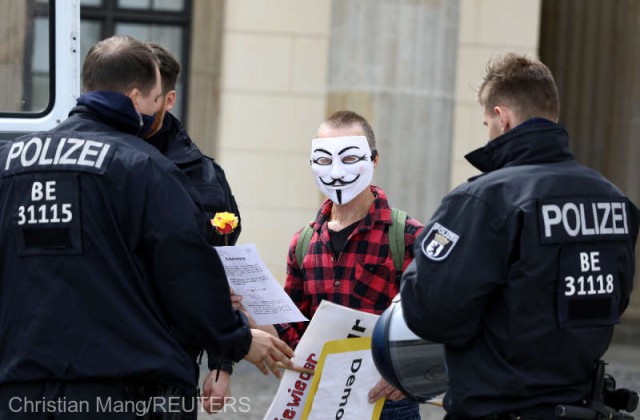 Coronavirus: Zeci de arestări la Berlin în timpul protestelor împotriva restricţiilor antiepidemice