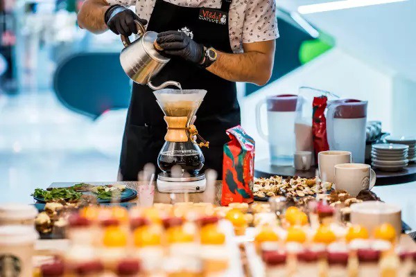 Restaurantele, barurile şi cafenelele din Bulgaria se redeschid de la 1 iunie