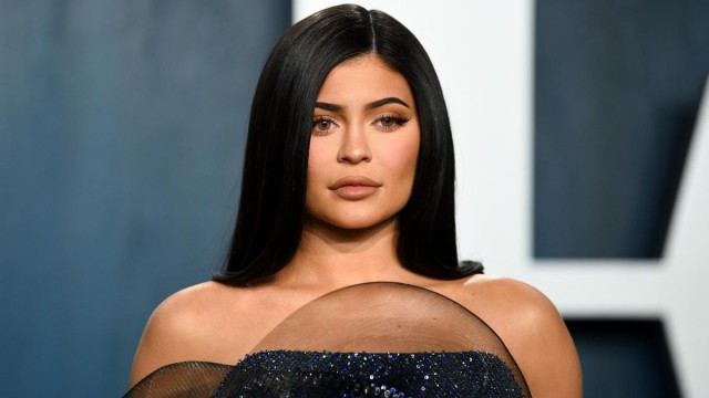 Vedeta de televiziune Kylie Jenner nu este miliardară, a rectificat revista Forbes
