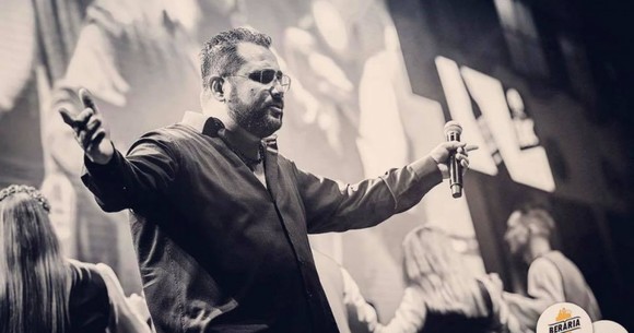 Nikolaos Papadopoulos, iubitul Adrianei Bahmuțeanu, săltat din casă de mascați. „A fost o neînțelegere”