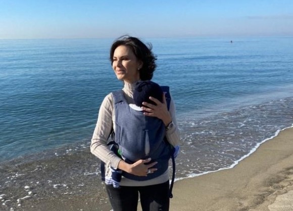 Ramona Bădescu așteaptă undă verde pentru botezul fiului ei: „Îmi doresc să aibă loc la Vatican“