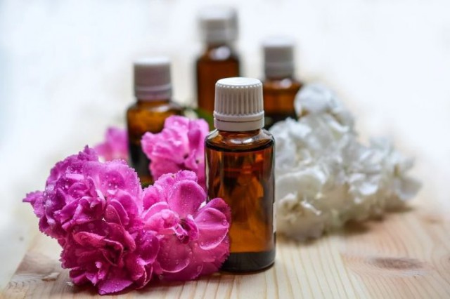 13 beneficii pentru sănătate ale uleiului de trandafiri